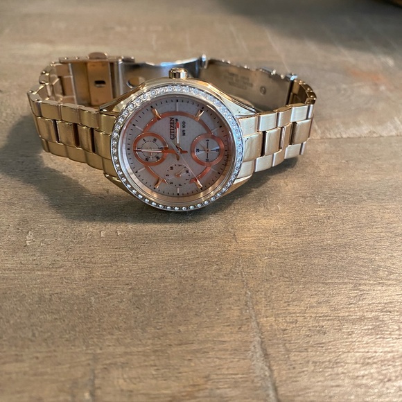 Citizen Ladies Wristwatch - Picture 2 of 6